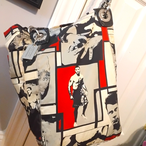 Limited Edition UFC x Coach collab - Picture 9 of 15